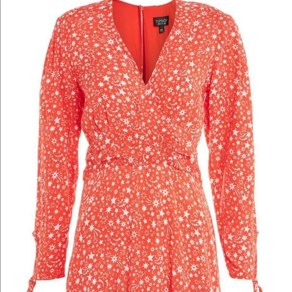 Topshop Red Star Print V-neck Mini Dress Sz 6 NWT - Picture 2 of 8